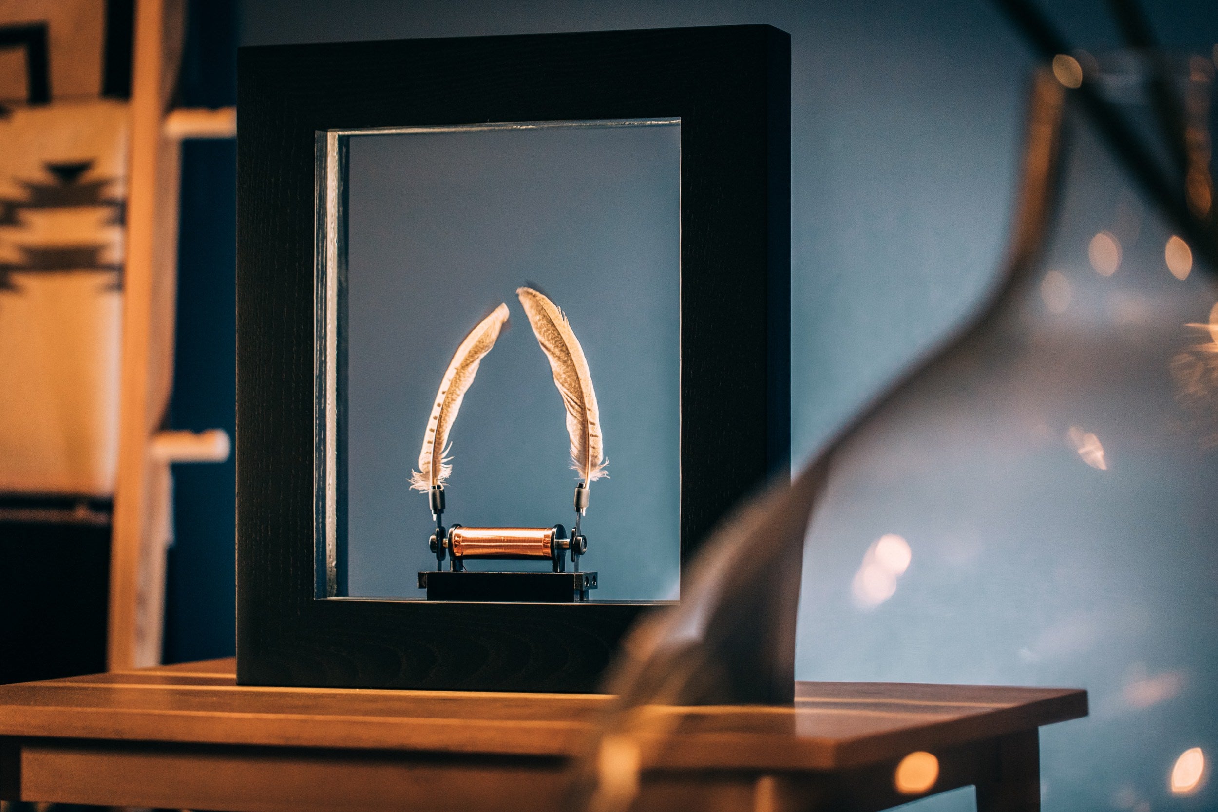 Slow Dance - Slow Motion Optical Illusion Lamp | theory11